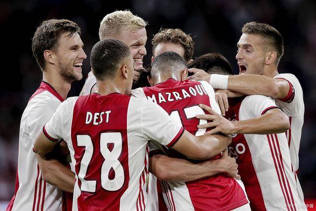 唐斯32分尼克斯大胜雄鹿 魔术轻取鹈鹕止5连败